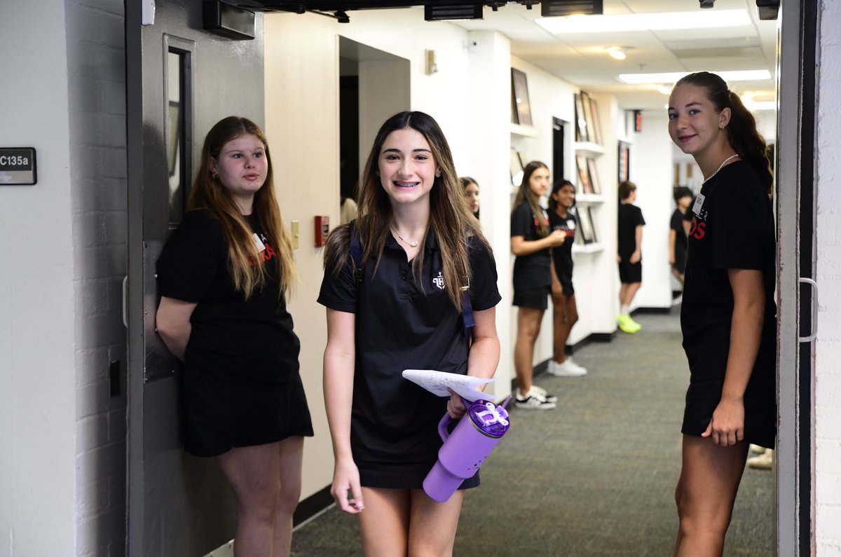 lhpsnews's tweet image. We loved seeing our students back on campus for the first day of school! Here are just some of our favorite moments from the day. Stay tuned for more photos and highlights coming soon, and happy first day of the new school year!

#lhpsbacktoschool #highlanderhighlights