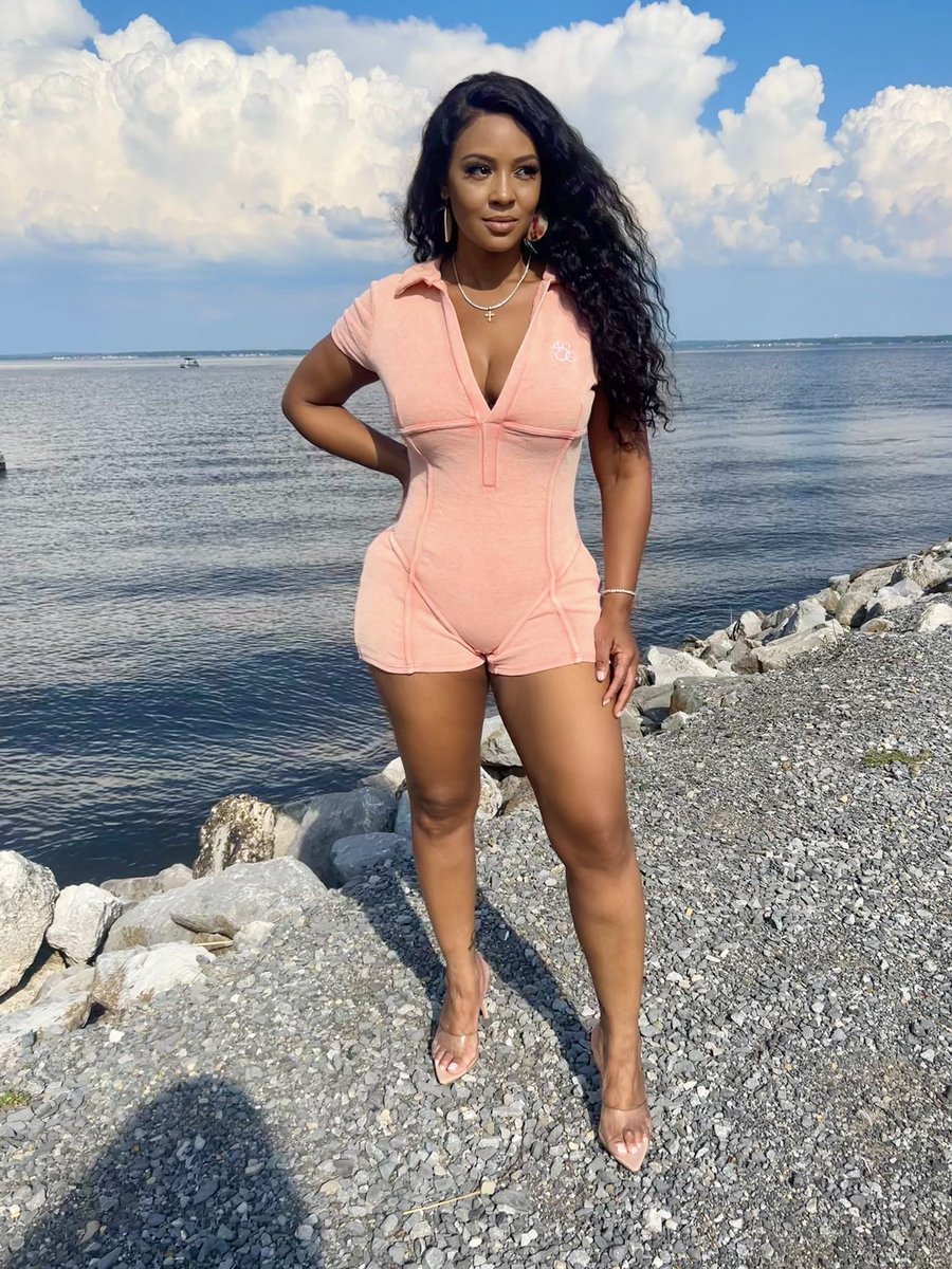 “Get Me Body”
Shop 4scollections.com
Model is wearing a large
Sizes: S-XL