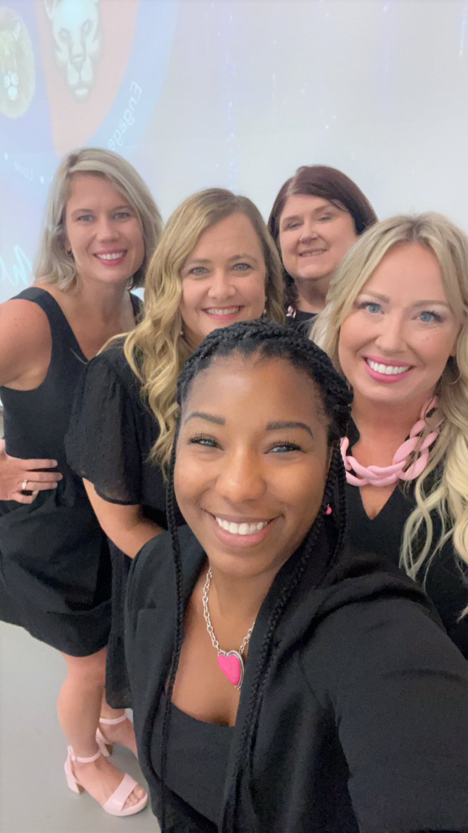 jpavelonis's tweet photo. Yesterday, we opened the school year at District 95 with all staff returning! ☀️🎶🤩👏🙌🏼❤️ We had a wonderful time reconnecting and meeting new staff. Our own 4th grade teacher, Mrs. Cassandra McGhee sang the most beautiful song that inspired us all!! #CarbondaleProud https://t.co/FUpm6Zbluh