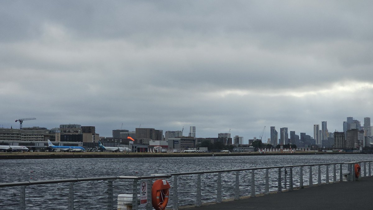 Amazing service and team work from the controllers <a href="/LondonCityAir/">London City Airport</a> today as we attended an incident close by. They always enable us to perform our role seamlessly, so massive thanks to them and all the other ATCOs <a href="/NATS/">NATS</a> 
<a href="/LDNairamb/">London's Air Ambulance Charity</a> #helimed27 #md902 #hems