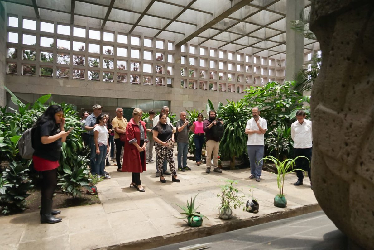 Acompañó el evento la secretaria de Cultura, <a href="/silvyalejandre/">Silvana</a>, agradeció al MAX por recibir esta exposición y celebró la apertura de este gran recinto para que las y los creadores dialoguen con nuestro pasado prehispánico.