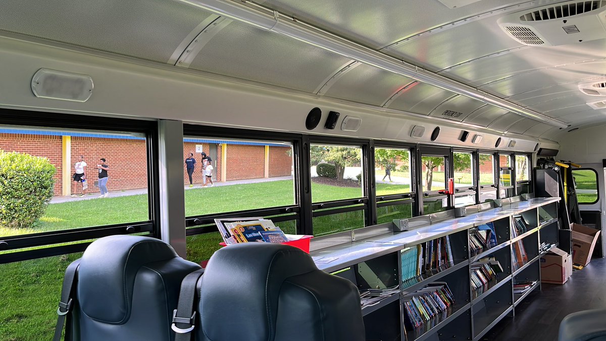 Lit Limo tweet media