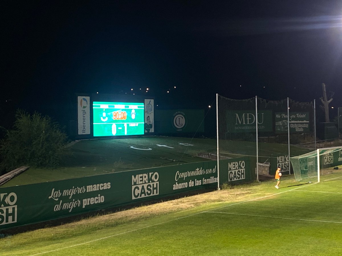 tetegades's tweet photo. Óleo sobre lienzo, en este caso sobre el marcador… https://t.co/elRCSNmWbx