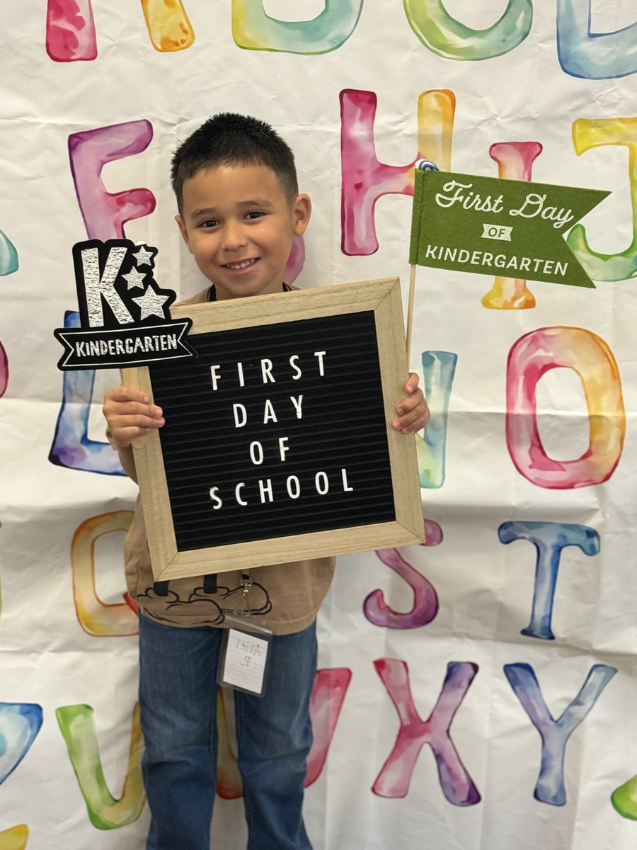 Brookwood_HCSD's tweet photo. We had a great couple first days at Brookwood this week!  It was wonderful to meet our new students, see our returning Blue Jays,&amp; have our halls full again! We are excited for all to come this year! Make sure to check  our Facebook page for more pictures from the first days too! https://t.co/uLg9hubtrH