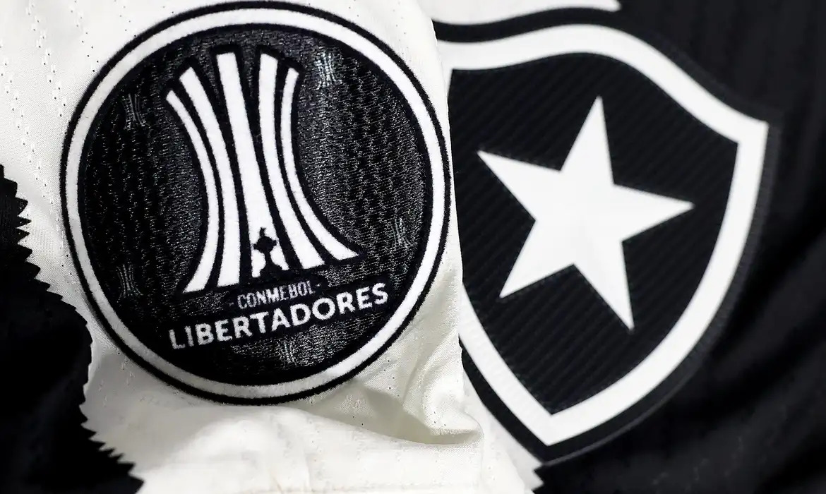 portalemtempo's tweet image. Torcedor botafoguense é banido após ato racista contra Palmeiras
#banimento #botafogo #palmeiras #racismo
emtempo.com.br/328579/esporte…