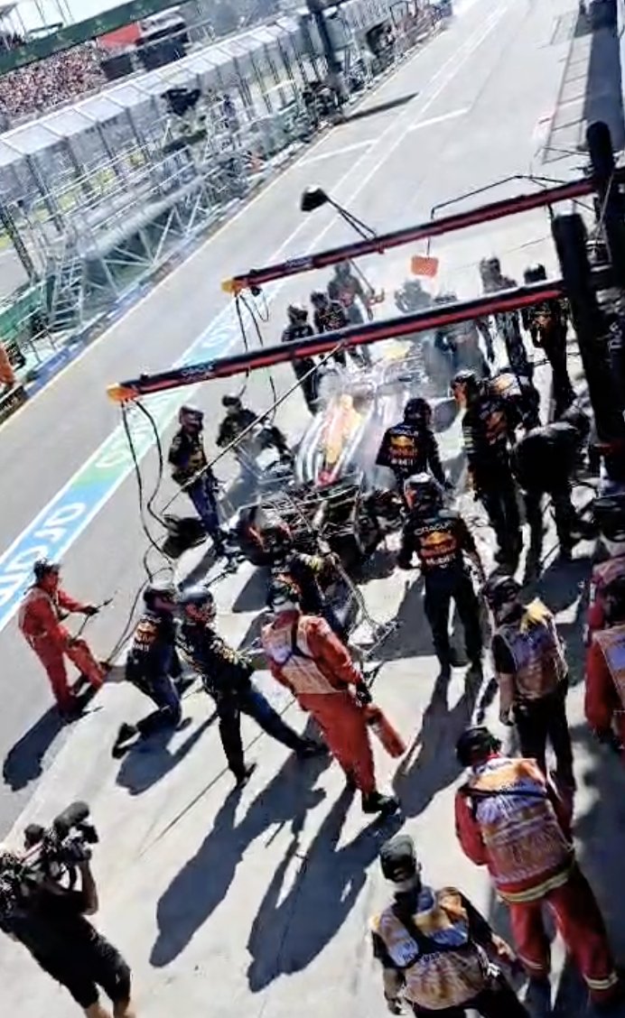 Looks as though RBR might have been running a clever rear cross-brake inertia valve before they were obliged to remove it before Miami. This could explain Max's RR brake drama in MEL and his turn-in grief since China. <a href="/mollym_o/">Molly Marissa</a> <a href="/Racingnews365c/">RacingNews365.com</a> @CameronF1TV <a href="/mrabdullahcelik/">Abdullah Çelik</a>