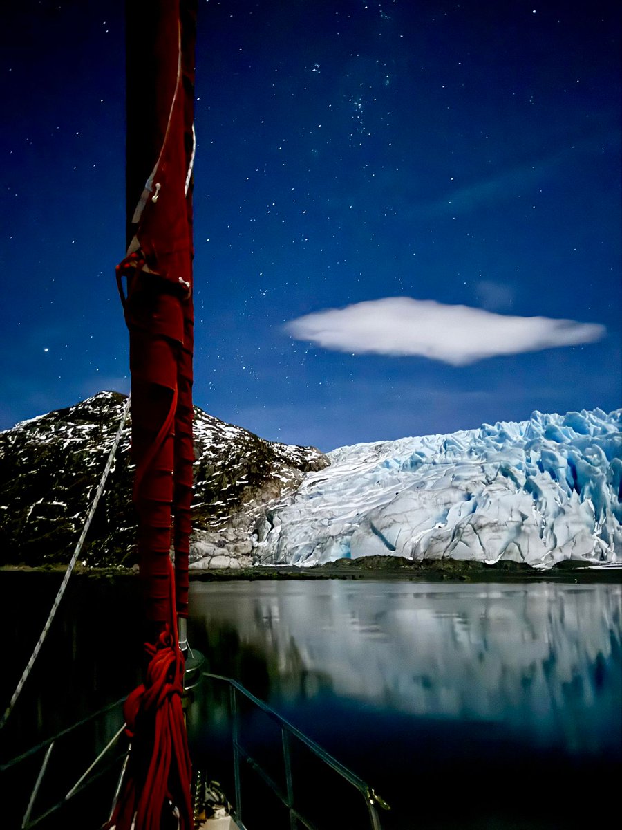 Recibimos reporte del ex alumno del Magíster antártico de la <a href="/udemagallanes/">Universidad de Magallanes</a> Eñaut Izagirre <a href="/Ernatio/">Eñaut Izagirre</a> navegando por la isla Hoste en expedición invernal del área, explorando y haciendo ciencia Fiordo y Glaciar Fouque 📸 <a href="/Ernatio/">Eñaut Izagirre</a> #IslaNavarino #ProvinciaAntartica #Austro <a href="/umagtv/">UMAG TV</a>