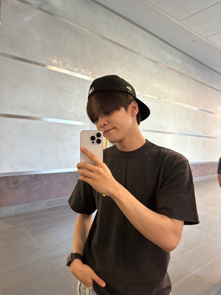 ONF_members's tweet photo. [#유 #U] Next time If we have time going to TORONTO ISLANDS🥹 https://t.co/0XwW411gGY
