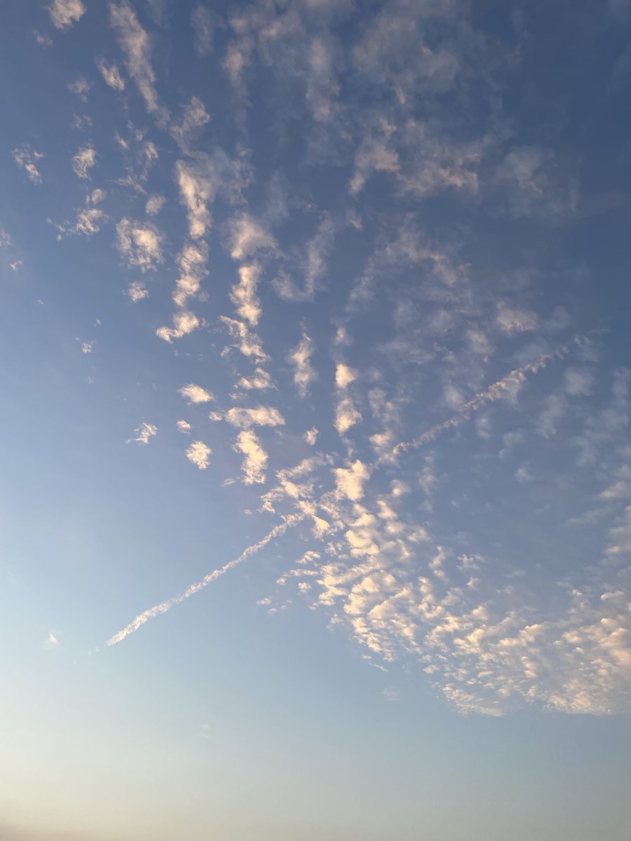 4gasuki's tweet photo. 午前5時30分の空 https://t.co/TqxYo9dsAn