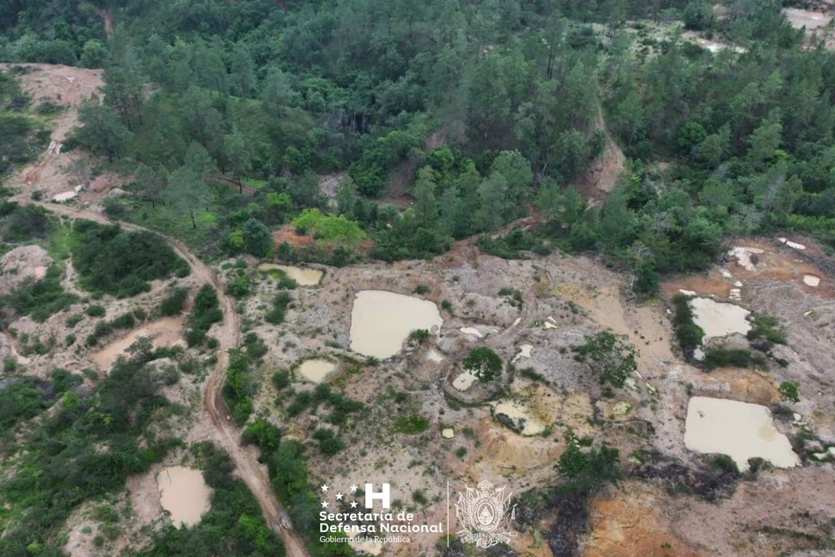 #CeroDeforestaciónAl2029|| En operaciones de la Fuerza de Tarea Interinstitucional Ambiental #FTIA en el sector de El Portillo y Villa Vieja, Concordia, Olancho, <a href="/FFAAHN/">Fuerzas Armadas de Honduras</a>, por medio del C-9 y el Primer Batallón de Prot. Ambiental, encontró maquinaría utilizada para minería ilegal.