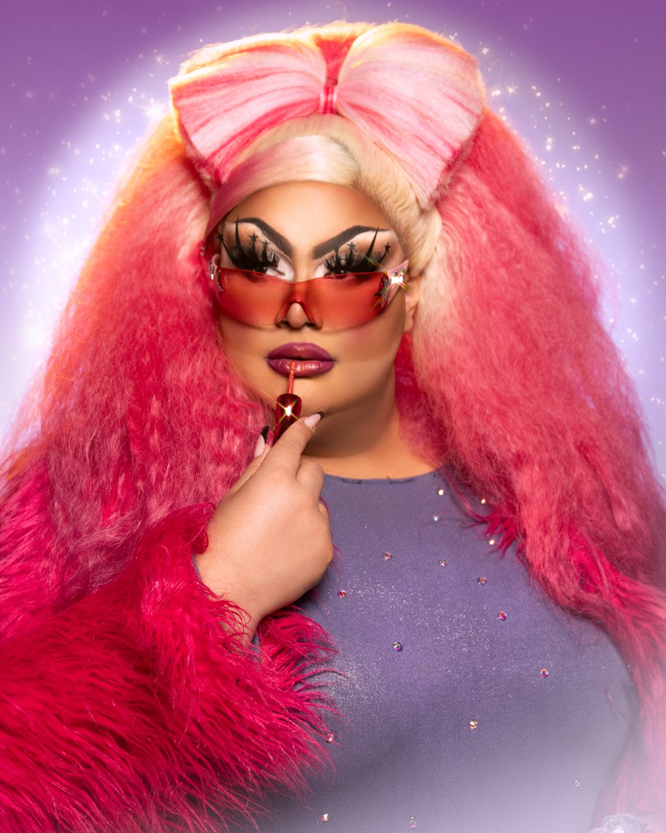 VendettaVixenTV's tweet photo. 🎉Living in a Y2K Dream🎉
.
.
.
.
💇♀️: @MistyGQuartz
👗: myself and my mom
💄:Me
📷: Scotty Kirby
Lashes: @thats2gay / @AlexisAtaur
.
.
#drag #dragqueen #pink #y2k #brat #dragrace #promon #rupaul #dragmakeup #photography #new #mistygwigs https://t.co/OiG9jGhDZv
