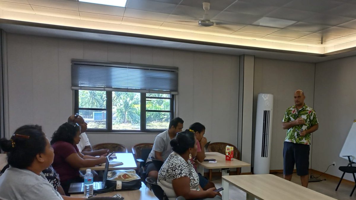 Mauri 👋 #GGGI recently led a financial literacy training in Tarawa, involving 14 participants, to boost sustainable and transparent business practices under the #Kiribati Climate Smart Agriculture project. Kirabwa bara! 😊 
🔗bit.ly/46Npd7O