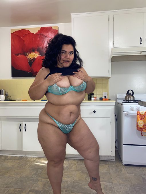 Baby I need your help in here&hellip; https://t.co/tyGpVyYUqz https://t.co/ZfabKqi0Vq