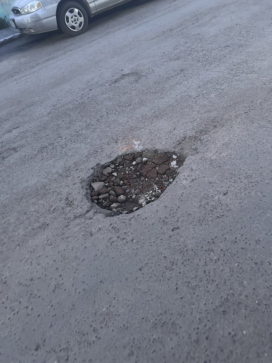XitlaliRgz's tweet photo. Buenas tardes, para reportar las terribles condiciones en las que está la calle Playa Guaymas en el Fracc. Canelas @ZujeyLuna10 https://t.co/V6y9wJaxcO