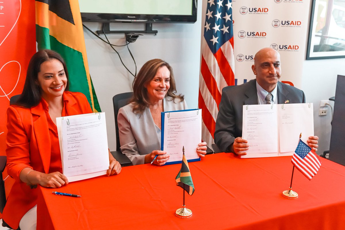 The Branson Centre, <a href="/usembassyja/">US Embassy Jamaica</a>, &amp; <a href="/usaid/">USAID</a> have launched the Caribbean’s first Coalition for Climate Entrepreneurs (CCE) Hub. This hub will empower climate entrepreneurs to drive sustainability and resilience across the region.
#bransoncentre #climatehub #Sustainablefuture