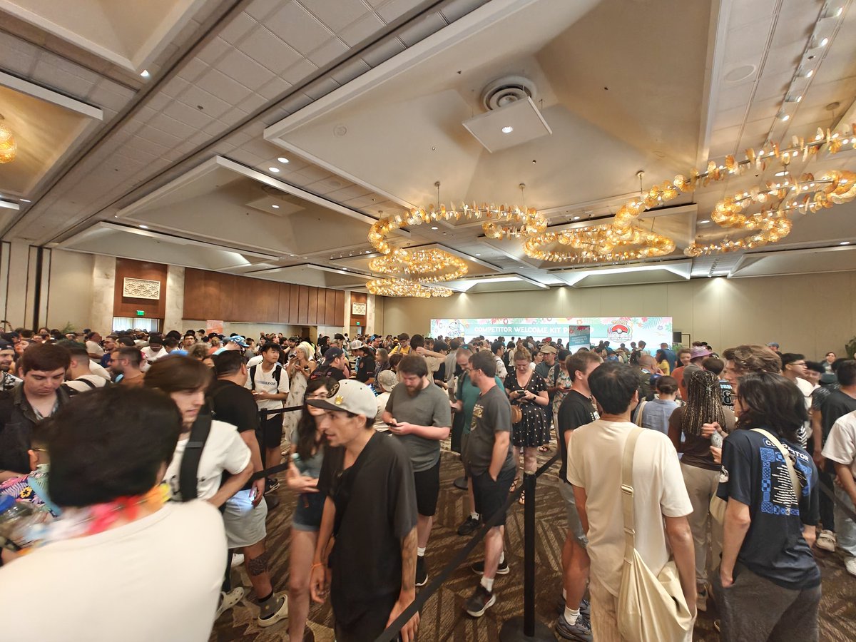 Like and RT if you think Pokemon should mail us our badges. 😆