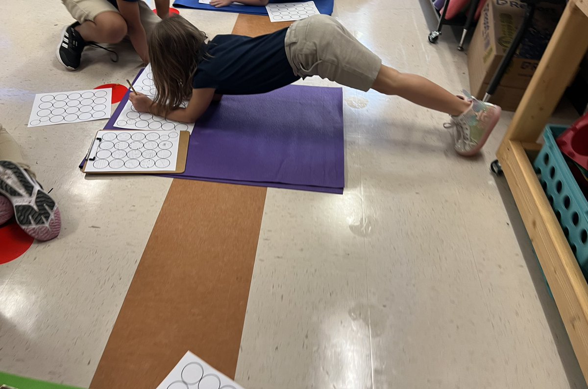 CoachA_physed's tweet photo. Huge shoutout to @BolgersPowerPE and @superdanpe for their “Active Art” session at #SHAPEcleveland! My Ss LOVED playing “Doodle Dice” to learn about different types of lines that can be used to create art while incorporating muscular endurance activities! #physed https://t.co/uo65ldXE2K