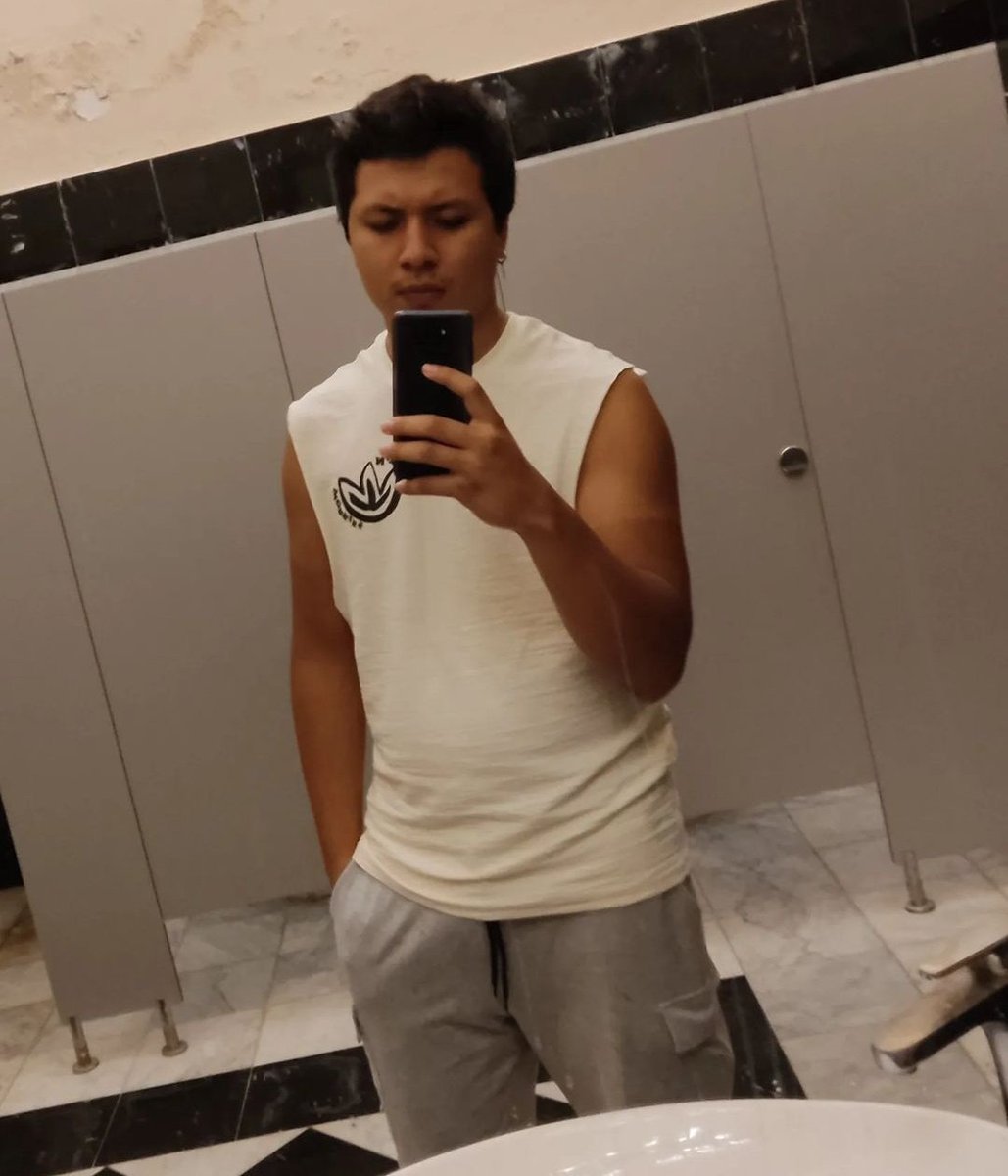 joaelsanto99's tweet photo. Que rico se carga la vrg este macho 🥴🥴 https://t.co/2xuKiakVbg