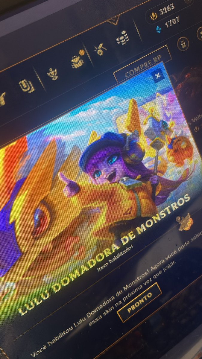 miikkira's tweet photo. a vagabunda da riot games n me da nenhuma skin da lulu em orbe pq sabe q eu sou uma cadelinha e compro todas quando estão na promoção https://t.co/003vwkjo6G