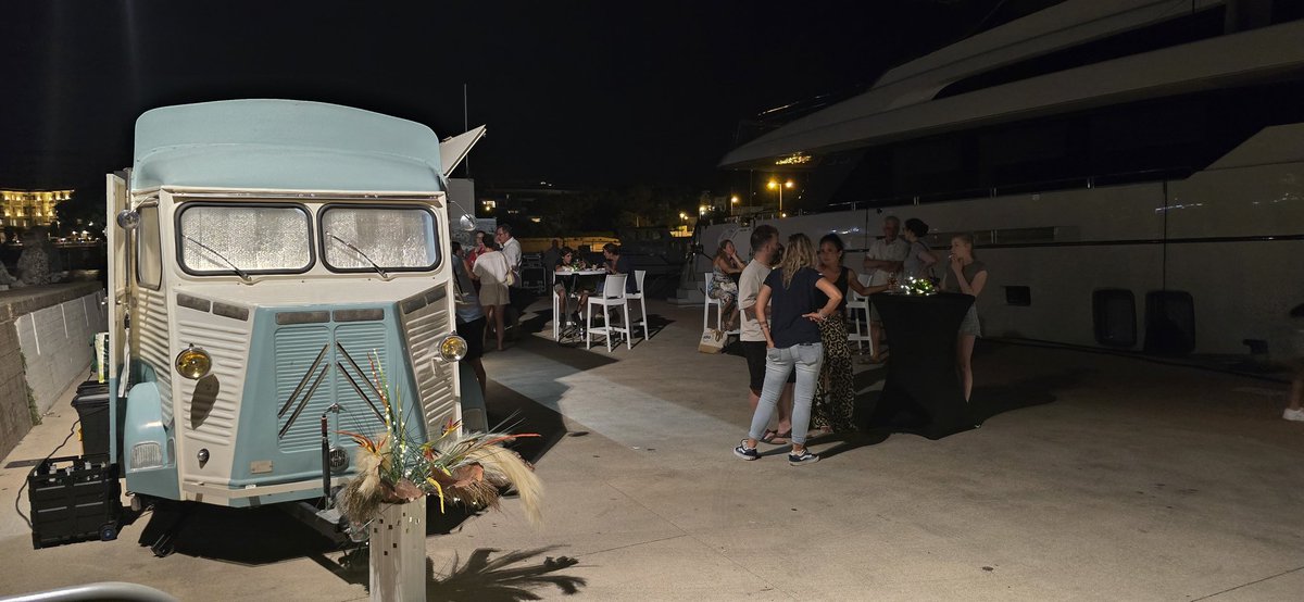 Magnifique feu d'artifice de Juan les Pins, fruit du partenariat entre <a href="/rivieraports/">Riviera Ports ⚓️</a> et la Ville d'Antibes.
L'occasion pour les équipes <a href="/CCIcotedazur/">CCI Nice Côte d'Azur</a> du Port Gallice d'offrir un moment de convivialité aux plaisanciers. 
Une belle soirée !