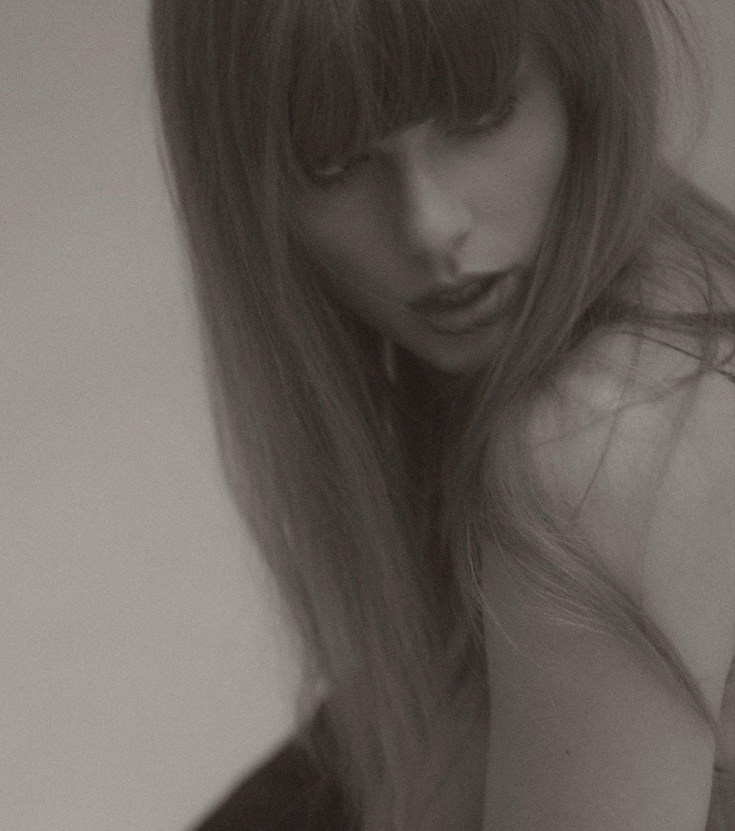 PopBase's tweet photo. Taylor Swift’s new digital version of ‘The Tortured Poets Department’ has retitled track ‘thank You aimEe’ to spell out ‘YE.’

The original version ‘thanK you aIMee’ spelled out ‘KIM.’ https://t.co/PxUCQkxcxt