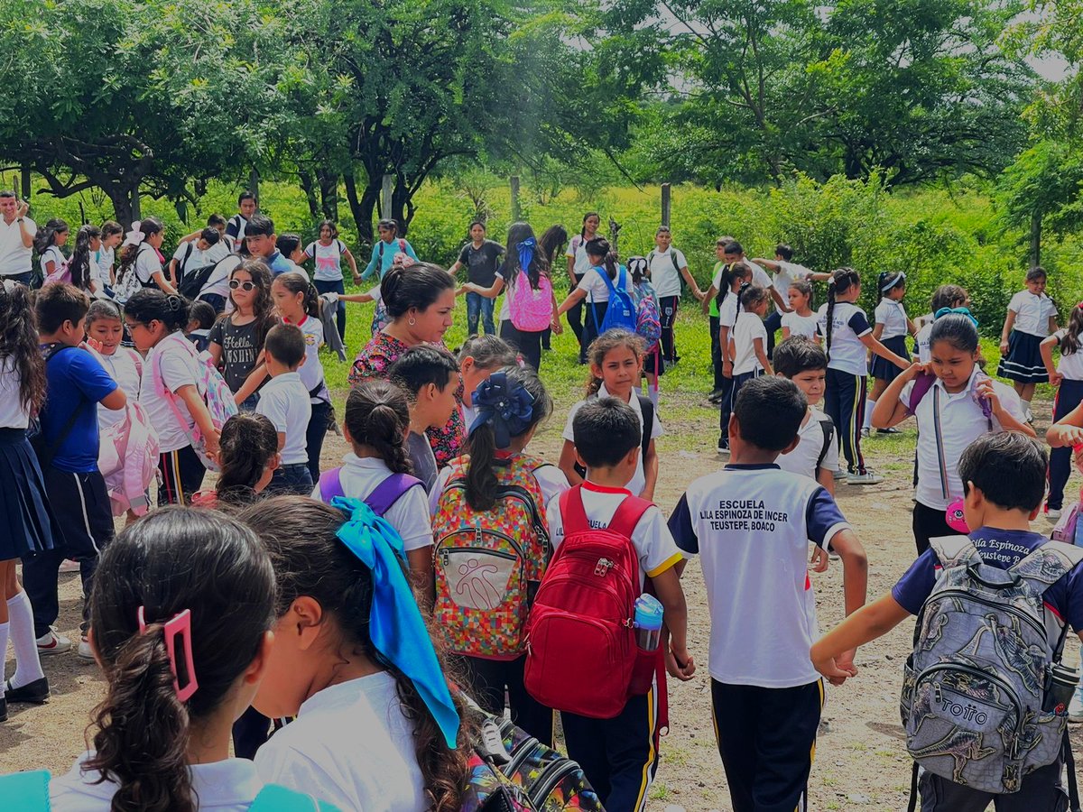 ¡Hoy participamos en el Segundo Ejercicio Institucional de Preparación para proteger la vida en situaciones multiamenaza! 📷📷
La comunidad educativa se unió para reforzar nuestras habilidades y conocimientos en situaciones de emergencia.