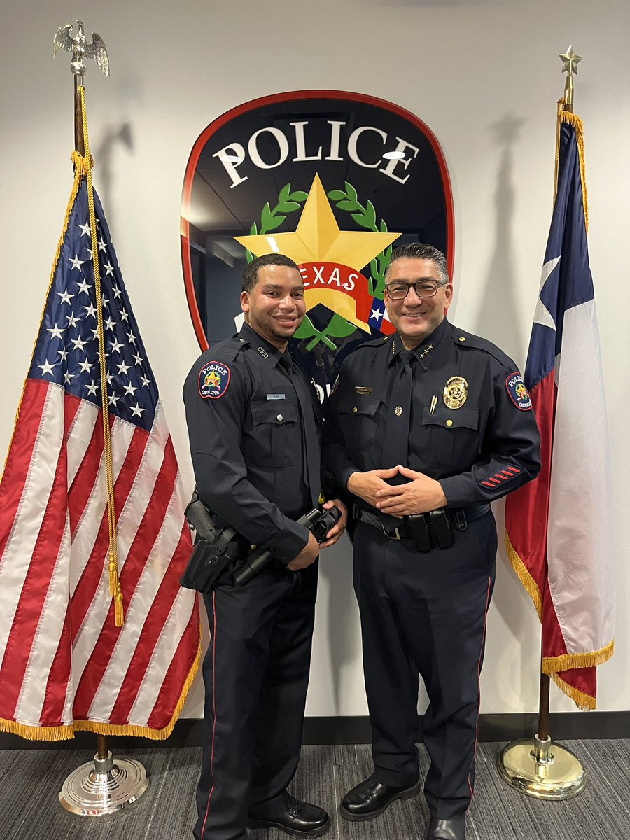 CarrolltonTXPD's tweet image. We are so honored and proud to welcome Officer Eric Byrd to the Carrollton Police family. Officer Byrd comes to us as a lateral transfer from NYPD. Please join us in welcoming Officer Byrd and his beautiful family to Carrollton! 💙

#CarrolltonTX #CarrolltonTXPD #LateralTransfer