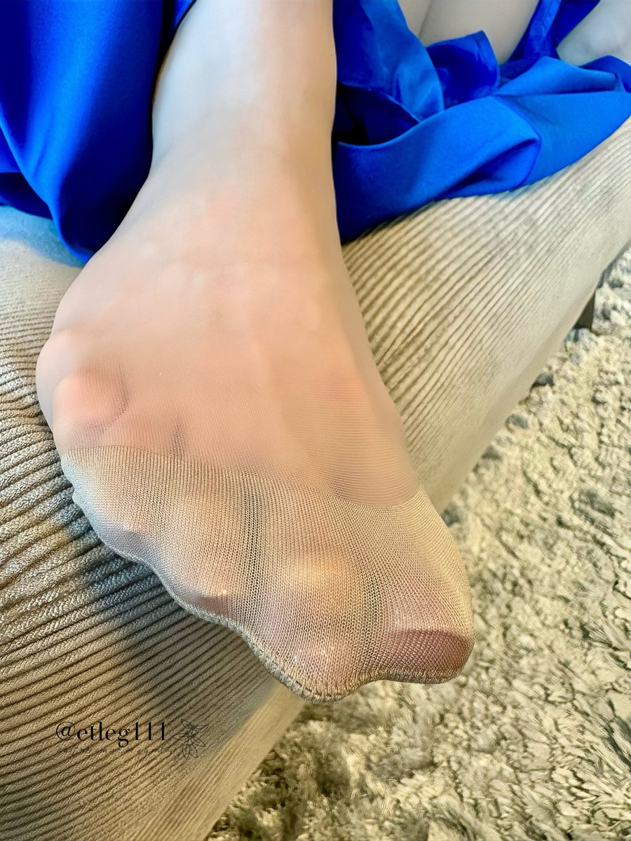 おはようございます✨
聴講を2時に終えて先ほど起きました🥱
午前中に復習してから、デパートにお惣菜買いに行って、午後から一人で打ち上げ🍻💕
別に報告、宣言いらないですね😅
皆さん大好きな、ストッキング、パンストのつま先から📸 https://t.co/cabdIdNqAm