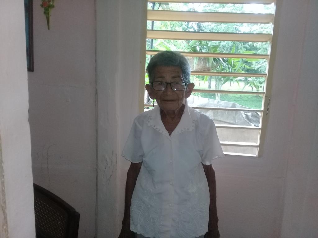 🇨🇺❤🇨🇺 Desde el #SurDelJibaro hoy les traigo una pequeña historia ella es Lusila Romero 94 años y todavía en tareas de la #FMC las mujeres de mi #Cuba ....
#SanctiSpiritusEnMarcha 
#LaSierpe 
<a href="/EAIGJ/">EAIG "Sur del Jíbaro"</a> 
<a href="/Olga1066587/">Olga</a> 
<a href="/OsmelO3/">Osmel O</a> 
<a href="/Carlos_GRguez/">Carlos Gutiérrez Rodríguez</a> 
<a href="/Neisymabel/">Neisy Mabel Diaz Muro</a>