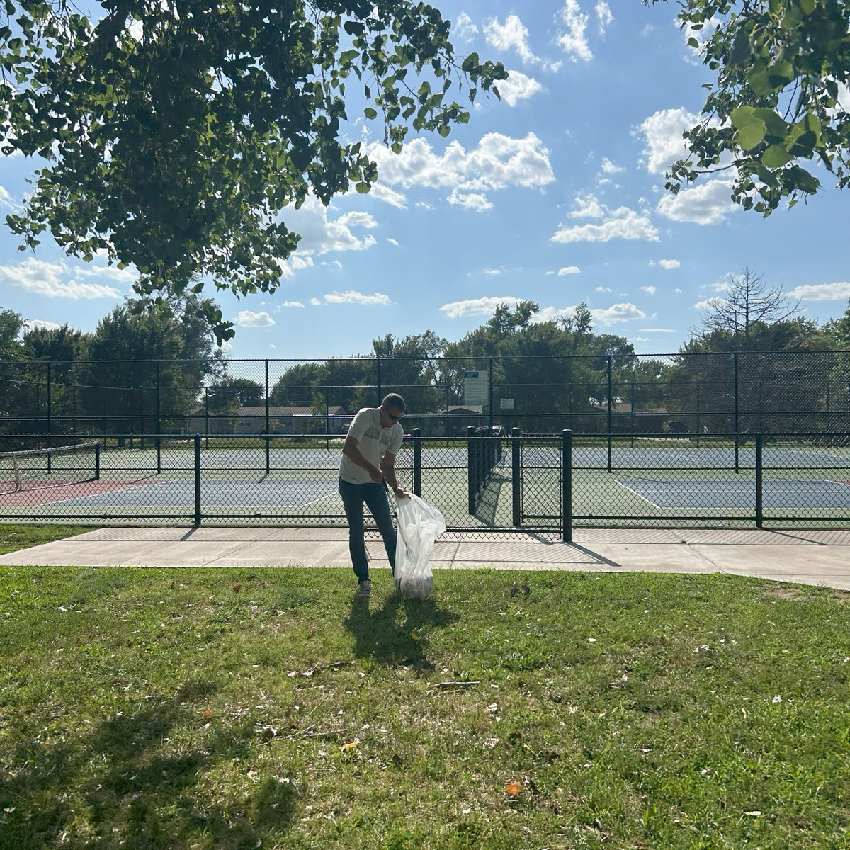 DeckerElectric's tweet image. This month's park clean-up crew😎

30 minutes later and the park/splash pad look as good as new!

#DeckerElectric #WiredtoHelp #parkcleanup #communityinvolvement #wichitacommunity