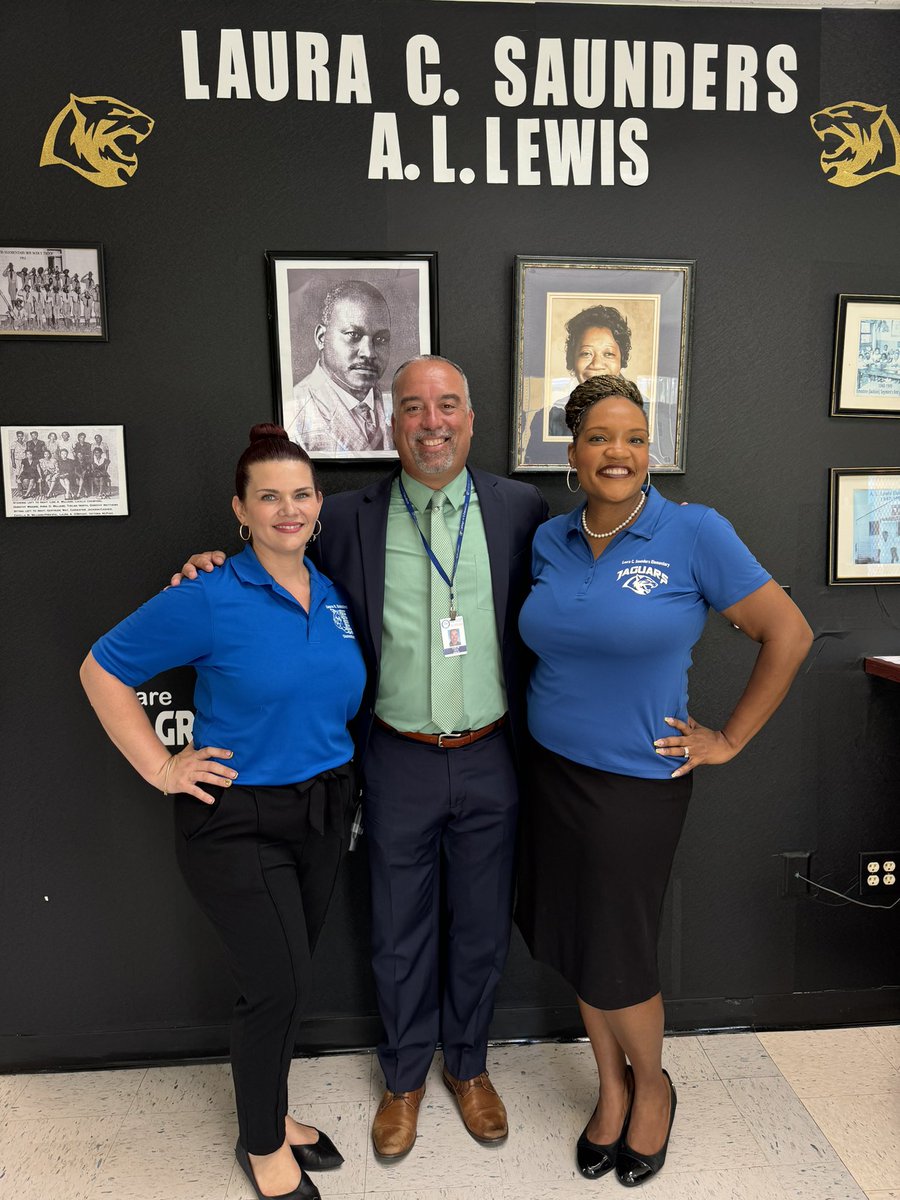 Laura C. Saunders tweet media