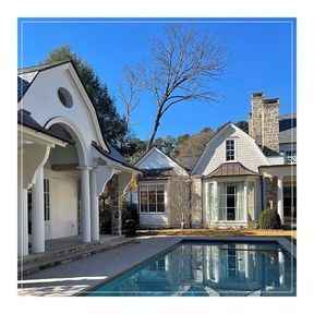1800Columns's tweet photo. #Beautiful work by Spitzmiller &amp; Norris and Mike Hammersmith General Contractor featuring Chadsworth's #PolyStone® fiberglass composite #GreekDoric #columns &amp; #pilasters.
. . .
#doric #prettyhome #homedesign #classicalarchitecture #Chadsworth https://t.co/kg0GRKtppI