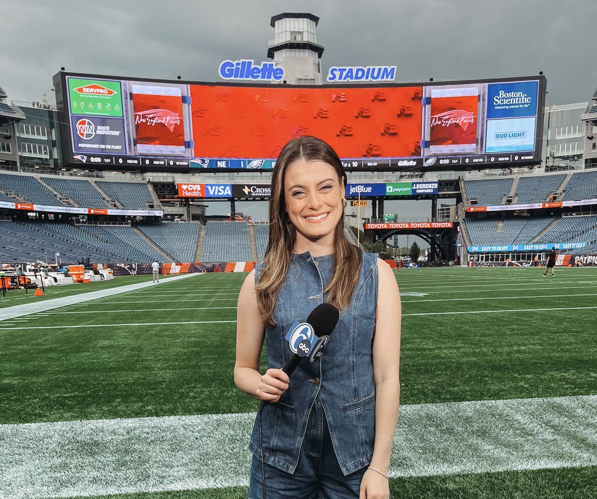 cbkmediamgt's tweet image. Great to see client @ella_galati at @GilletteStadium in Foxborough, MA covering tonight’s @Eagles @Patriots game for @6abc 
#PhiladelphiaTVNews
#WPVI 
#6ABCSports
#PhiladelphiaEagles 
#TeamCBK