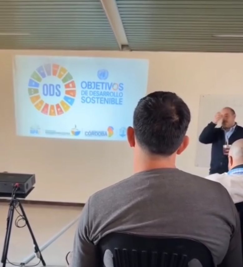 Continúan las presentaciones en el día 2 de la Jornada de Capacitación en Monte Buey - Córdoba
Ing. Santiago Dellarrossa (Dirección de Fortalecimiento Productivo Regional / Ministerio de Agricultura de Córdoba) presentando el Programa Provincial de Buenas Prácticas Agrarias