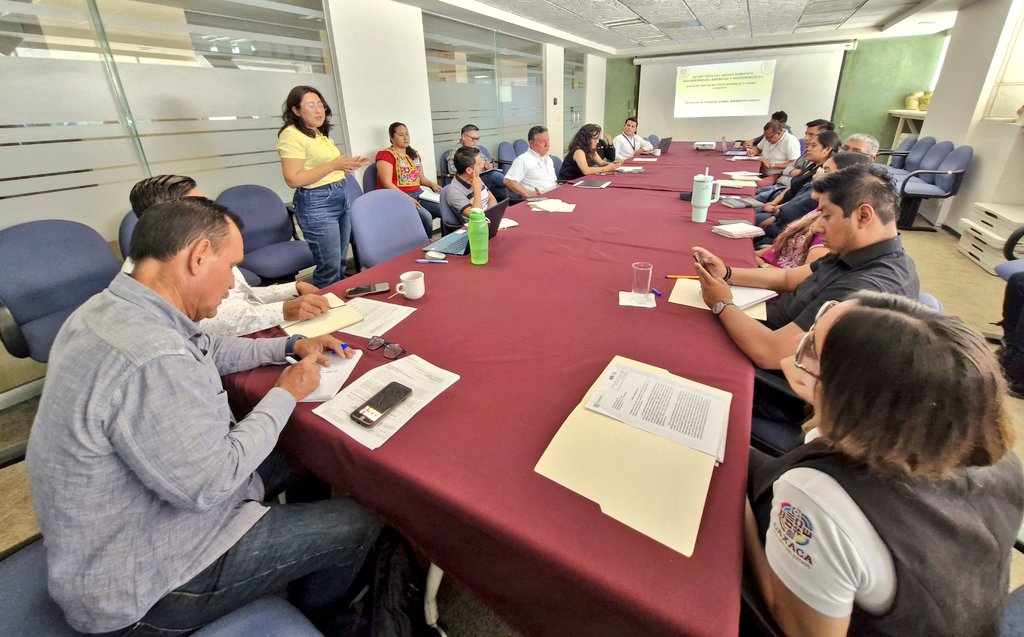 Ambiente_GobOax's tweet photo. Nuestra titular, @Karime_UndaHarp, encabezó reunión de trabajo interinstitucional para establecer mecanismos de coordinación y atención a reformas a la Ley del Equilibrio Ecológico y Protección al Ambiente para el Estado de Oaxaca, así como acciones necesarias para cumplimiento. https://t.co/b31VNlPnCI