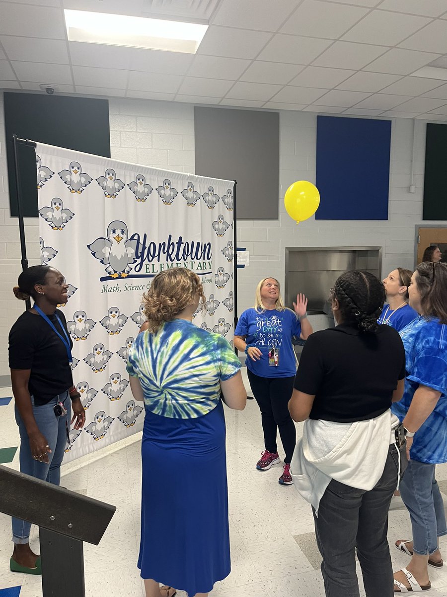 BritniFitzkee's tweet photo. Our admin team had no idea our teachers were so talented at balloon “keepy uppy” until today’s icebreakers and goosechase! #engageycsd @yes_falcons @KingofReading31 @krbolam https://t.co/x4ukuB09Ve