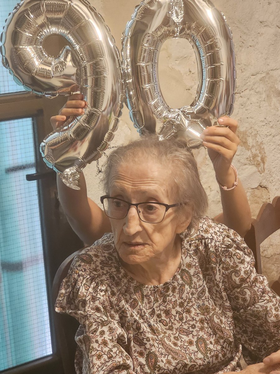 Angarmonte's tweet image. 90 años de amor, historias y risas. Cada arruga tuya es un capítulo de nuestra vida. Eres y serás siempre nuestro mejor ejemplo de vida. ¡Te quiero, abuela!