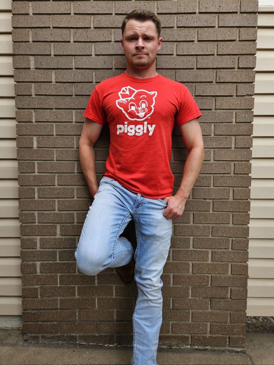 Ready for the show <a href="/KoeWetzel/">Koe Wetzel</a>