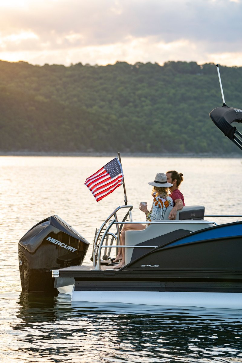 NauticalBC_Knox's tweet image. Set sail and make every day feel like a weekend at Nautical Boat Club Knoxville! Whether it's a solo adventure, family outing, or fun with friends, our boats are waiting for you! #NauticalBoatClubKnoxville #EverydayIsAWeekendDayHere #BoatLifeWithoutLimits