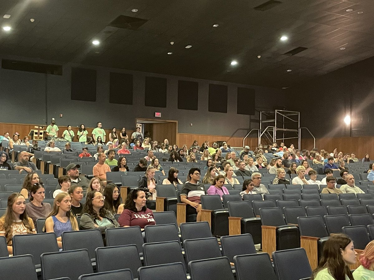 Freshman orientation this evening. Welcome to EAHS Class of 2028 and new students!