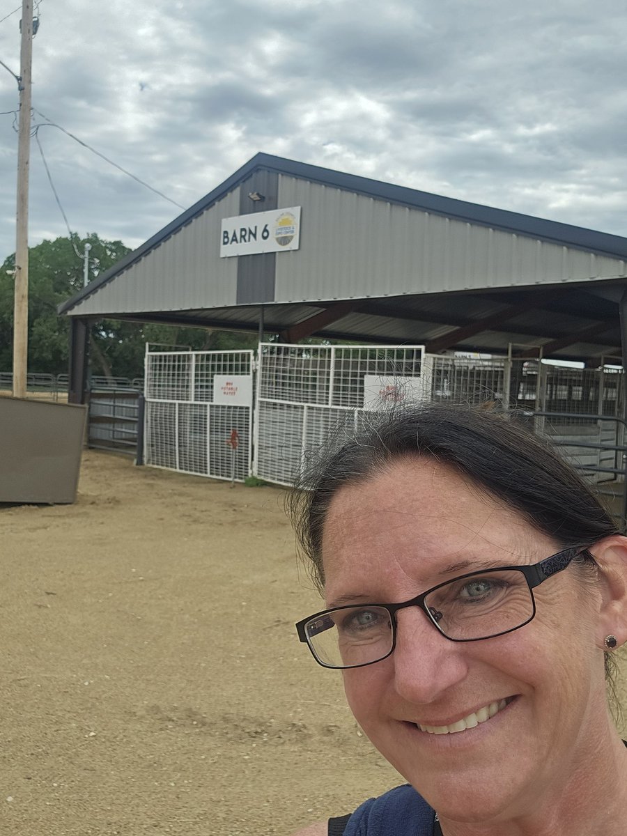 961hannah's tweet photo. Showing off our horse stalls on this glorious #CityHallSelfie Day! @ELGL50 #SalineCounty https://t.co/hxlYClCgcB