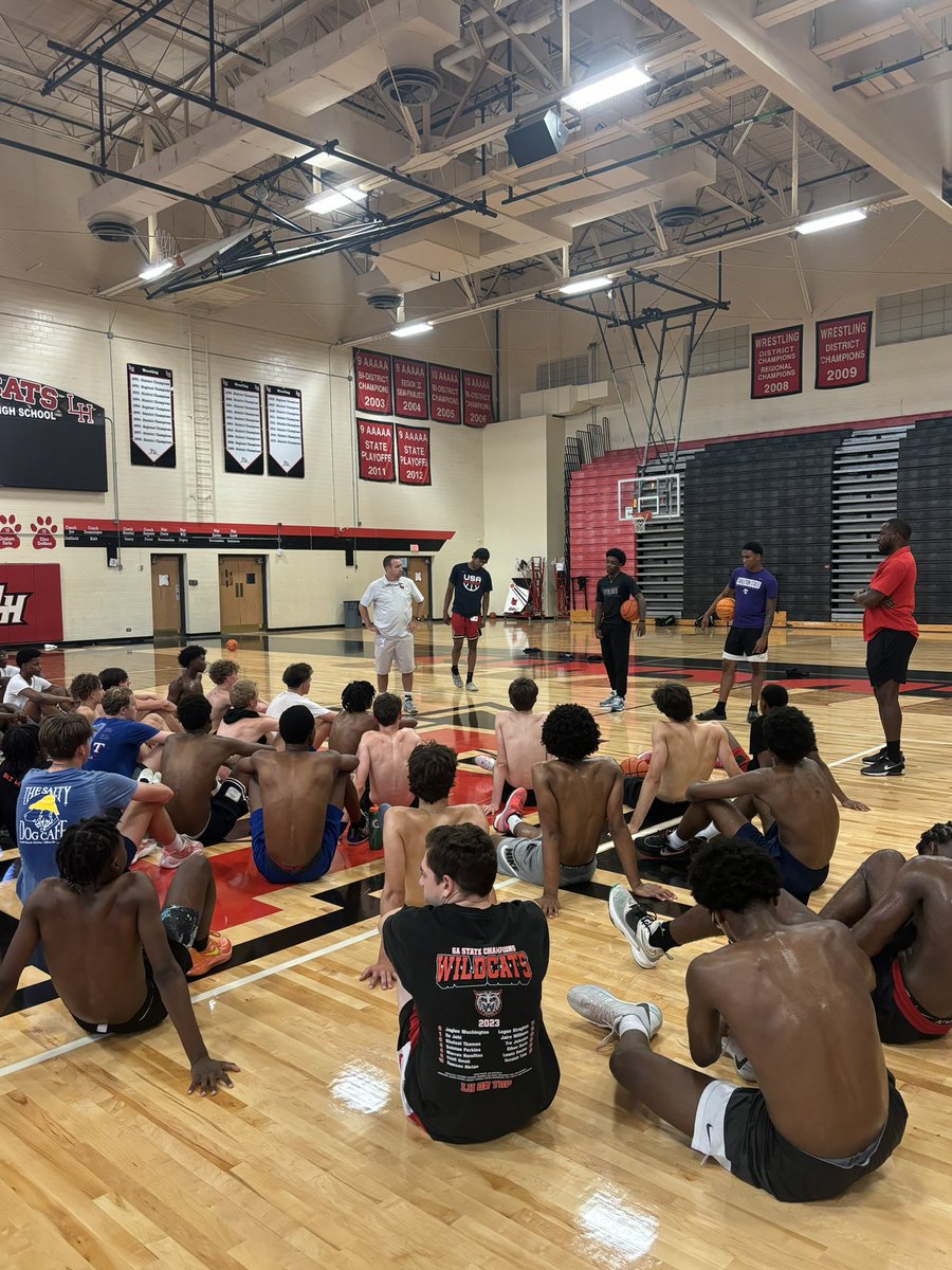 Joe Duffield (@lhwildcathoops) on Twitter photo Thankful to have some of our former players come by today and speak to our team. We appreciate them sharing their wisdom and wish them the best this upcoming season!! 🏀🐾 #Family <a href="/iamtrejohnson1/">iamtrejohnson</a> <a href="/iamjaylen11/">Jaylen Washington</a> <a href="/Quinton3Perkins/">Quinton Perkins</a> <a href="/prestolawrence5/">Preston Lawrence</a> <a href="/MrAletan/">Samson Aletan</a> <a href="/kyle_moran15/">Kyle Moran</a> Thankful to have some of our former players come by today and speak to our team. We appreciate them sharing their wisdom and wish them the best this upcoming season!! 🏀🐾 #Family <a href="/iamtrejohnson1/">iamtrejohnson</a> <a href="/iamjaylen11/">Jaylen Washington</a> <a href="/Quinton3Perkins/">Quinton Perkins</a> <a href="/prestolawrence5/">Preston Lawrence</a> <a href="/MrAletan/">Samson Aletan</a> <a href="/kyle_moran15/">Kyle Moran</a>