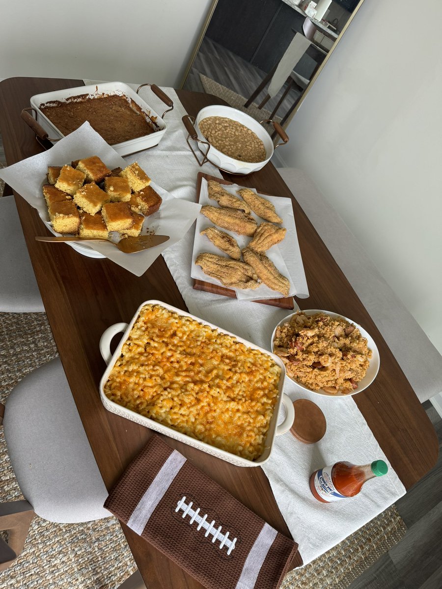 Great Fellowship Time During The Grind Of Camp ! Back to work tomorrow <a href="/J5Zae/">Zae Jennings</a> <a href="/averyjwilcox/">Avery Wilcox</a> <a href="/aubreyburks14/">AB.</a> <a href="/_RaleighCollins/">Raleigh Collins III</a> <a href="/_Nasai5/">Nasai Bell🃏</a> #HAILWV🏔️