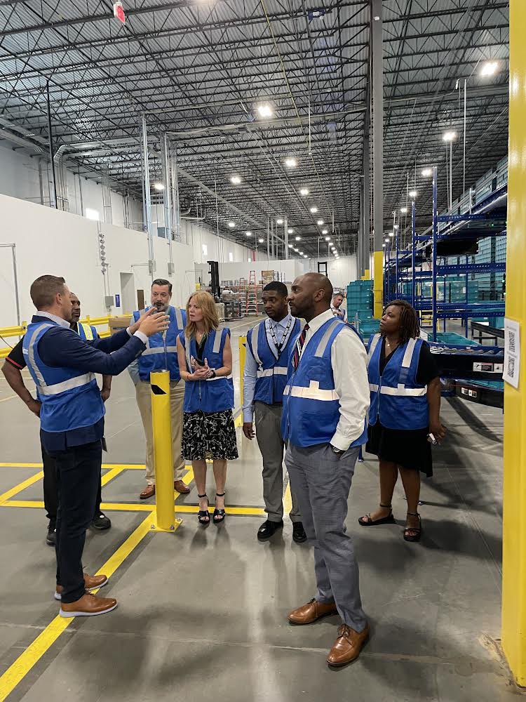 SchmidtLobbyist's tweet photo. SGS client, Medtronic was happy to host @MayorLeeHarris today at their Memphis- Shelby County distribution and manufacturing facility today!  @Medtronic_Spine is proud to call Memphis home.  Thanks for coming by Mayor Harris! https://t.co/SmdfTL6uU7