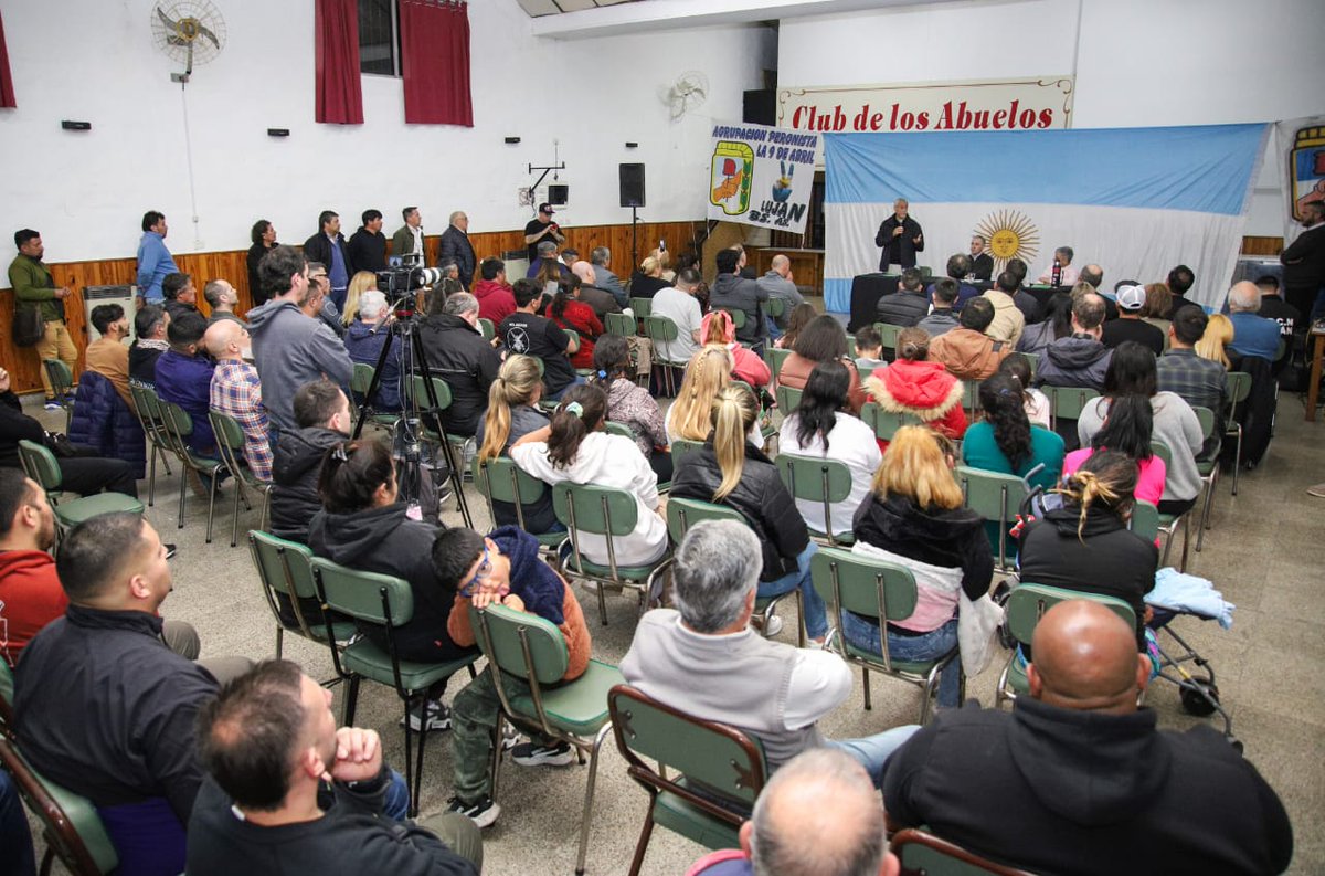 jorgeferraresi's tweet photo. El gobernador @Kicillofok es la cara y la esperanza del futuro, para generar transformaciones en el Estado, dar seguridad y distribuir los recursos de manera correcta y eficiente.

Vamos a honrar nuestro legado devolviéndole la felicidad del pueblo y la grandeza a la Argentina. https://t.co/yWCC6b16bq