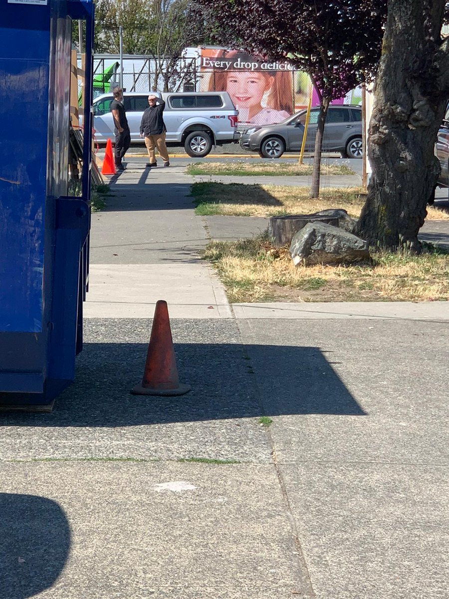 _PrincessAve's tweet image. Mayor Alto spotted today taking an interest in her pet project on Dowler.
I wonder what she thinks of the use of incorrect hardware to secure the fence posts to the footings? 
#BCbuildingcode
@adamstirling