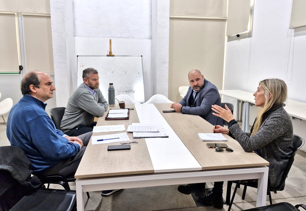 La licencia de conducir es la herramienta del Estado para habilitar a una persona a circular y debe ser otorgada con responsabilidad. Con el Director de Tránsito de <a href="/DGTRosario/">Dirección General de Tránsito</a> <a href="/GustavoAdda/">Gustavo Adda</a> y Silvana Storti del Colegio Médico analizamos la propuesta de la "licencia vitalicia". 👇