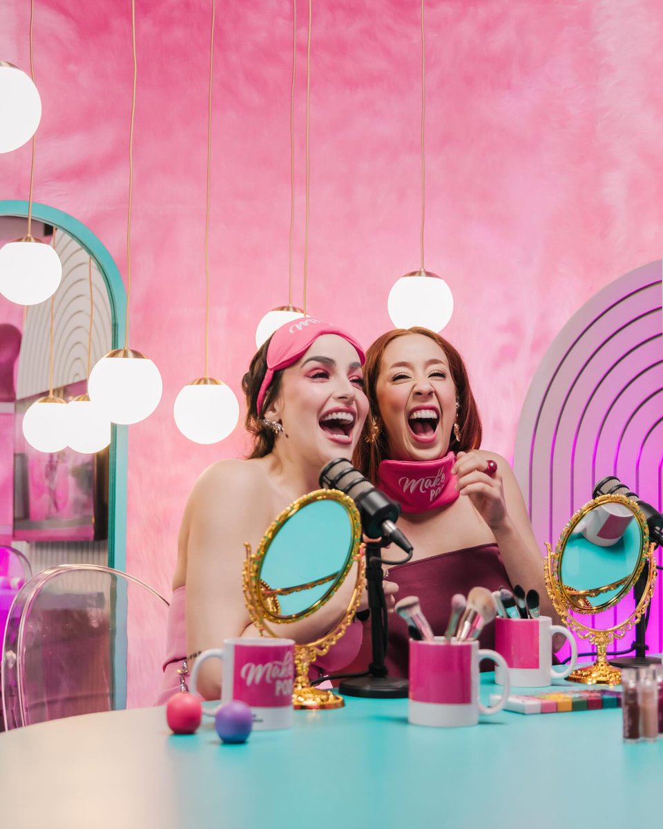 makepod__'s tweet photo. Começou nosso PRIMEIRO EPISÓDIO da segunda temporada do @makepod_ com a princesa @dudareisb 💖 estamos muito felizes, foi tudo feito com muito amor e carinho, espero que vocês gostem tanto como a gente! O LINK PRA ASSISTIR TÁ NA BIO 🩷 https://t.co/s8CFsunZ5v