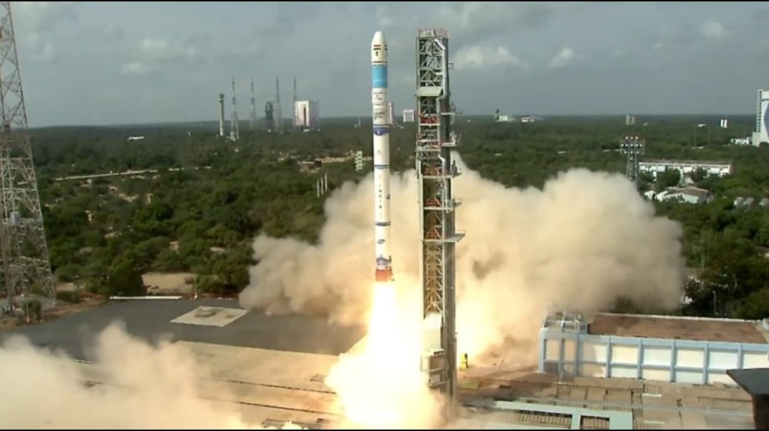 #ISRO 
सतीश धवन अवकाश केंद्रातून SSLV-D3-EOS-08 उपग्रहाचे प्रक्षेपण यशस्वी. आपत्तीची पूर्वसूचना, पर्यावरण आढावा, हिमनगाचे वितळणे आणि इतर महत्त्वपूर्ण हवामान बदलांवर ठेवणार लक्ष. प्रक्षेपकाची ही चाचणी यशस्वी. हवामानाचा अंदाज होणारा अधिक अचूक.
#Weather