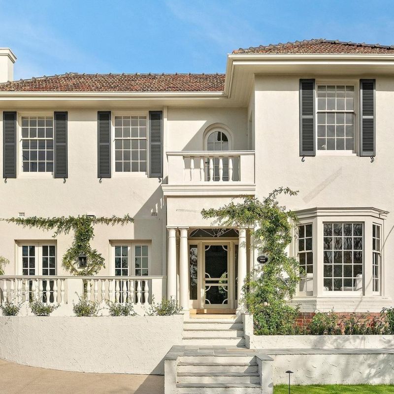 homelycomau's tweet image. Embrace tranquility in this charming country-style home located in Balwyn North.

See more: buff.ly/3YAsRQu
 
Listed by: Kay &amp;amp; Burton Stonnington

#balwynnorth #countrystyle #rental #modern #pool #realestate #forrent #wowhomes #homely